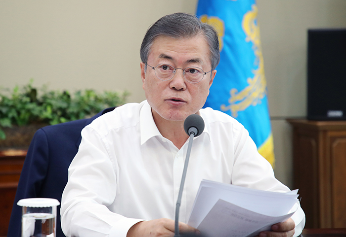 President Moon Jae-in speaks during his weekly meeting with senior secretaries, at Cheong Wa Dae on Aug. 6. (Yonhap News)